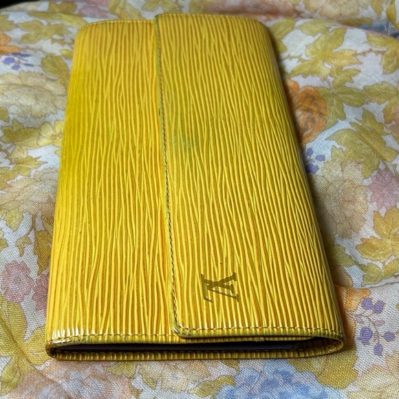 LV Epi Long Wallet Auth. Vintage - Picture 1 of 10